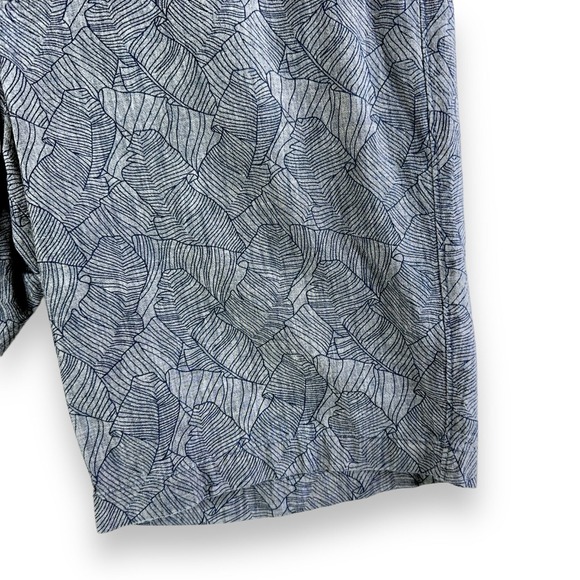 Banana Republic Mens Emerson Shorts 35 Blue‎ Leaf Print Travel Spring Break - Picture 9 of 12